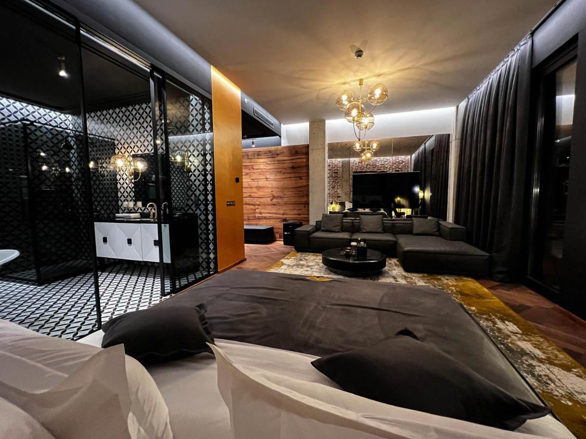 Mandarin Club House Hotel Батуми Екстериор снимка