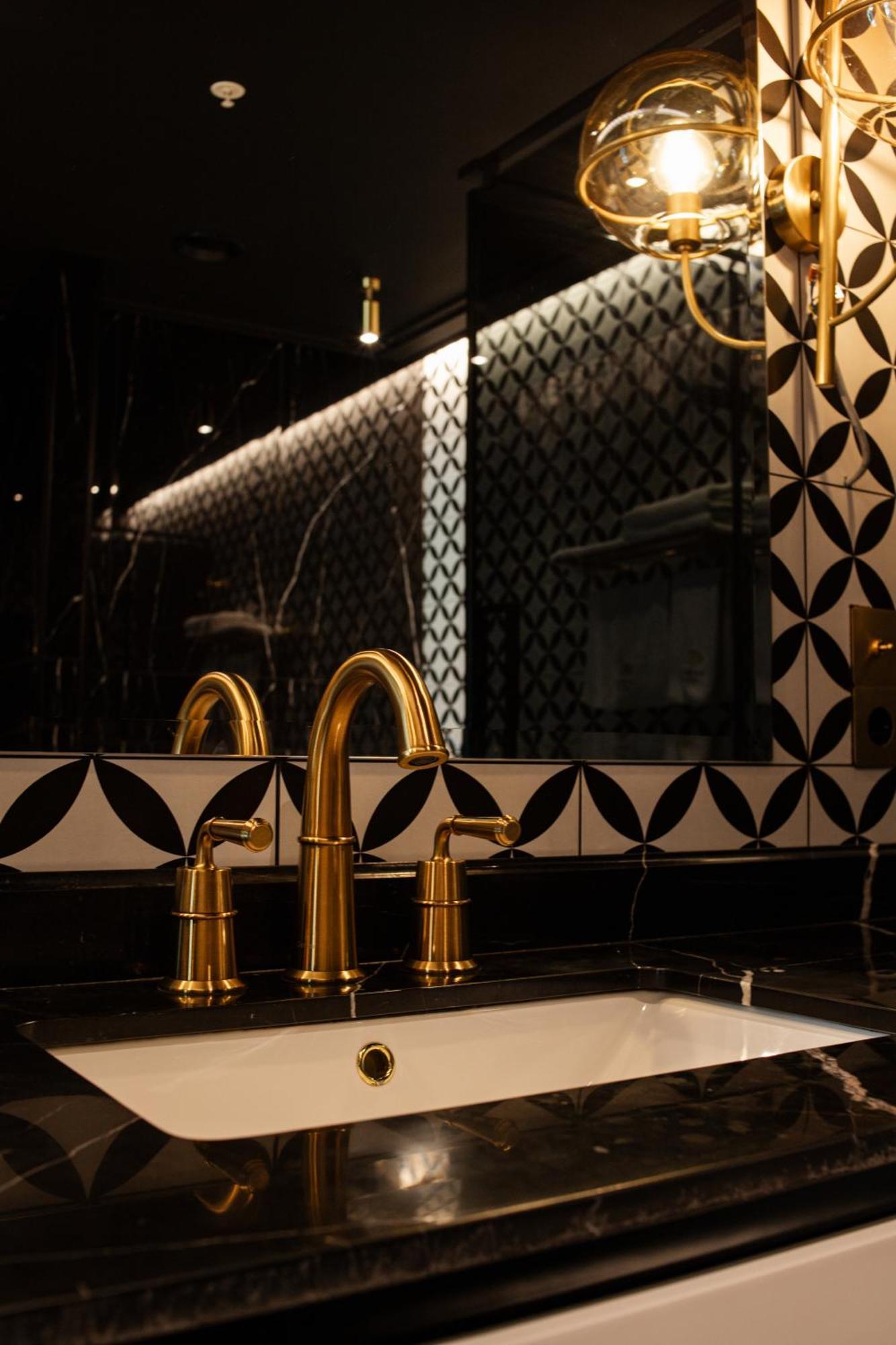 Mandarin Club House Hotel Батуми Екстериор снимка