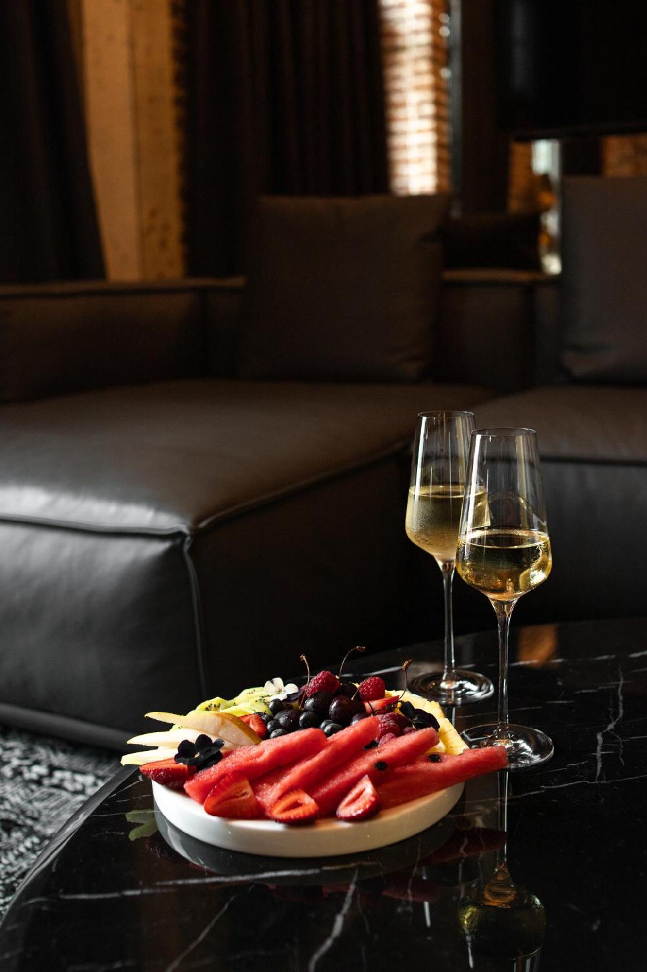 Mandarin Club House Hotel Батуми Екстериор снимка