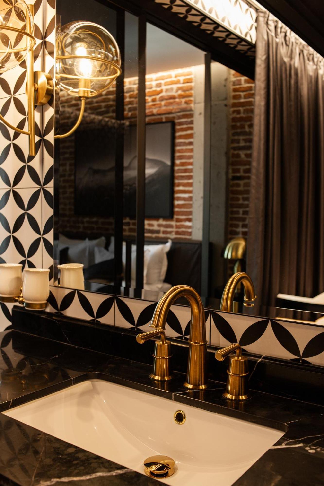Mandarin Club House Hotel Батуми Екстериор снимка
