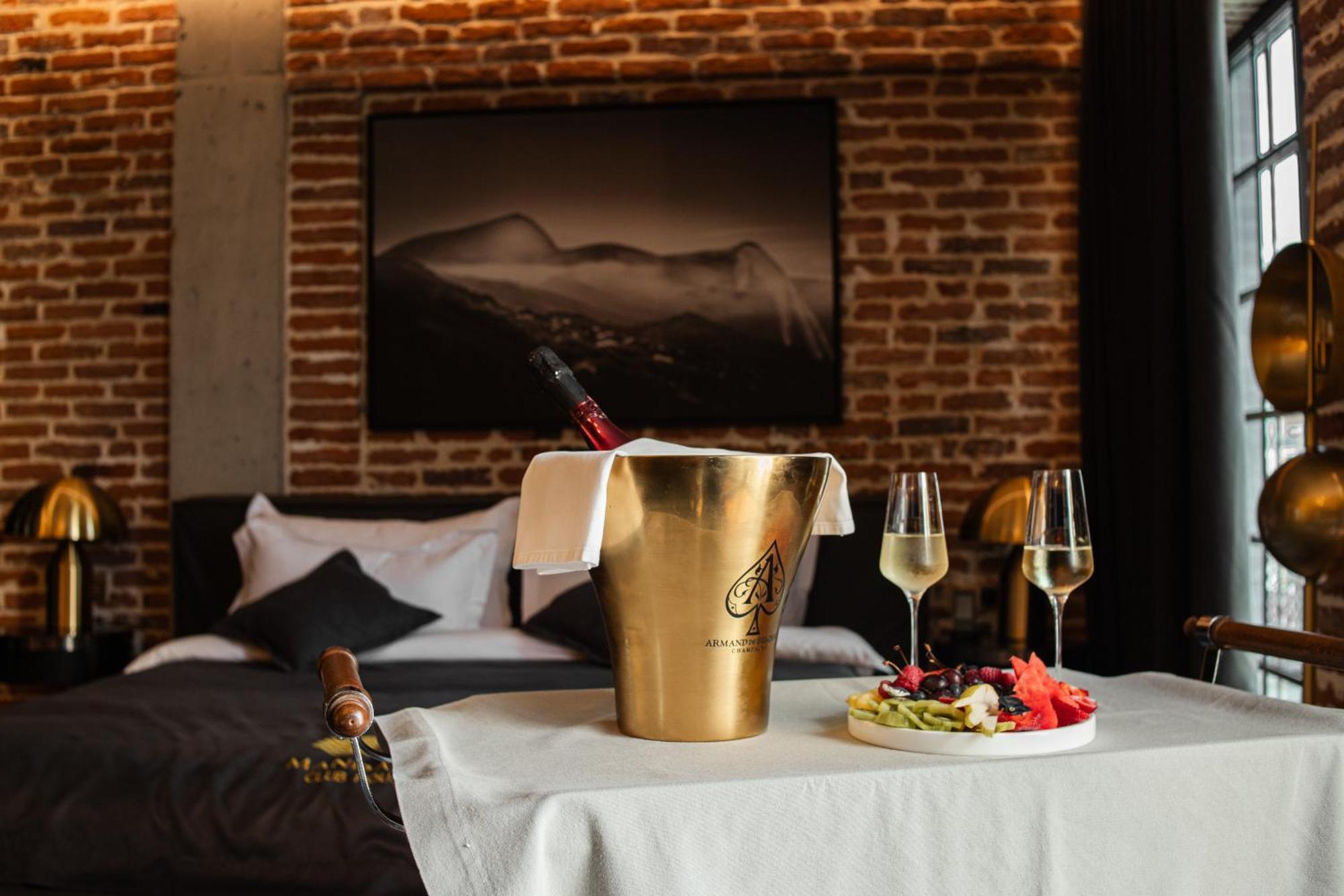Mandarin Club House Hotel Батуми Екстериор снимка