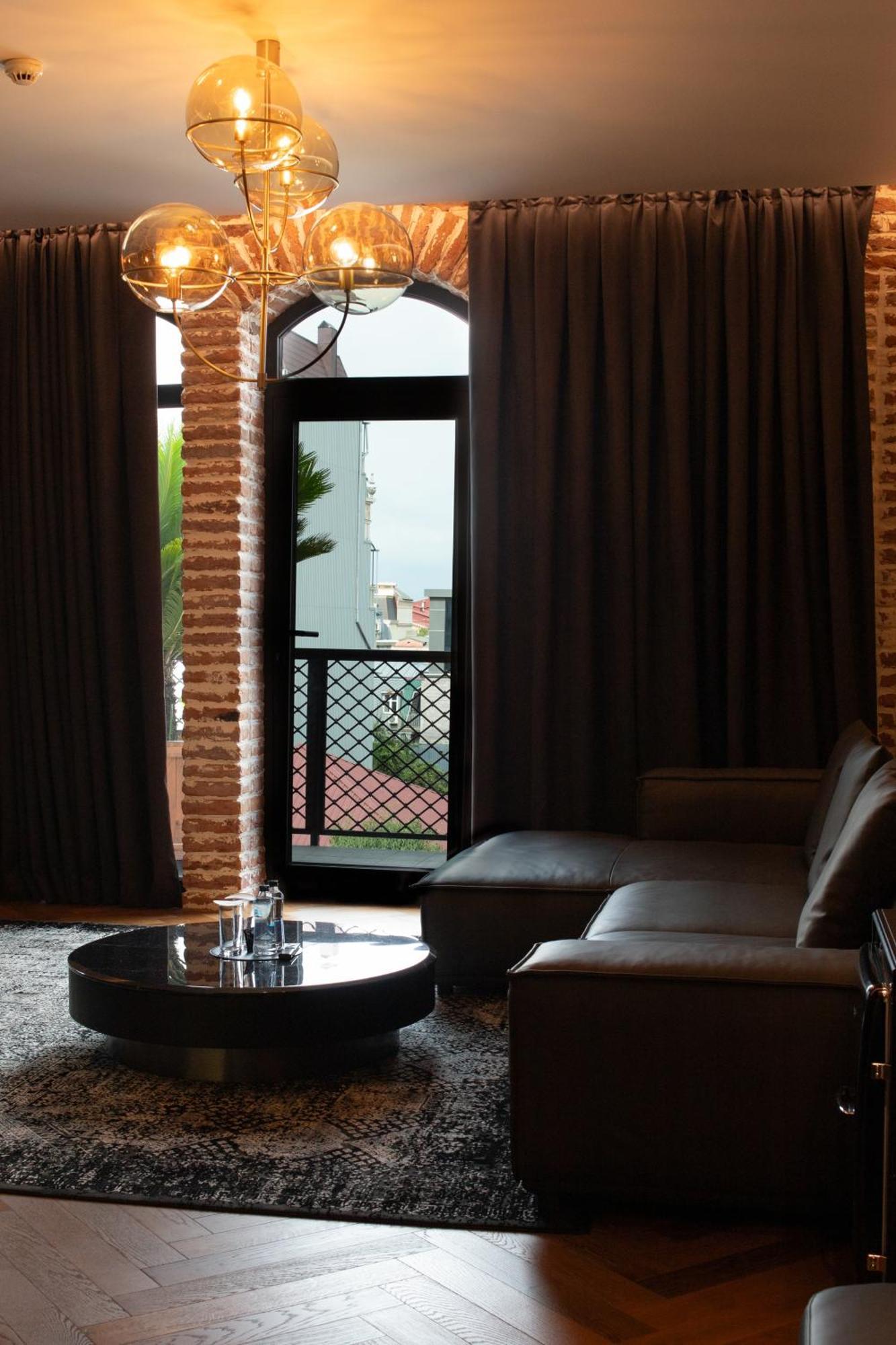 Mandarin Club House Hotel Батуми Екстериор снимка